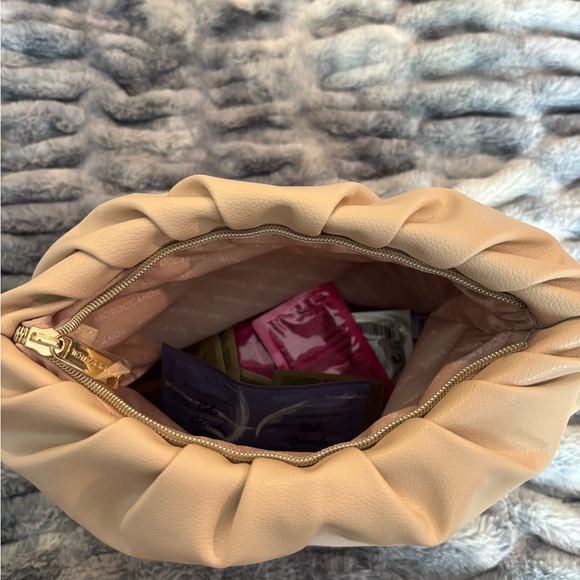 Kerastase Reflection Shampoo Sachets and more! Bag included - Picture 9 of 10